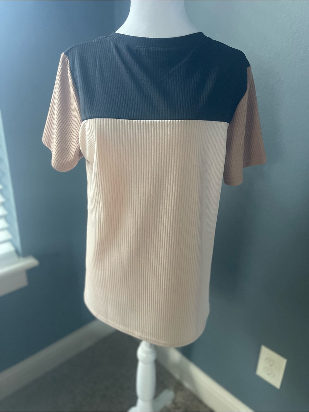 SHEIN Black, Beige & Taupe Colorblock Ribbed Short Sleeve Top